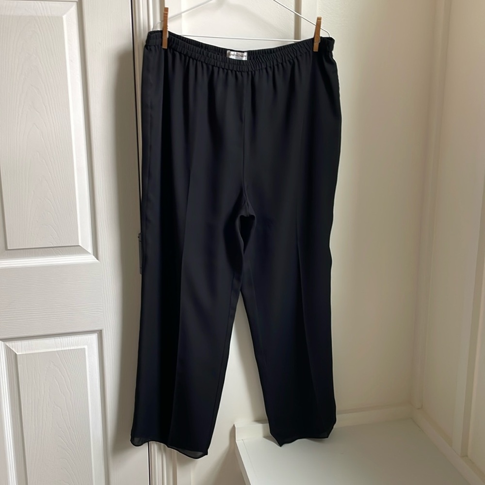 Black linen lined pants by Draper & Damons. Size petite XL.
